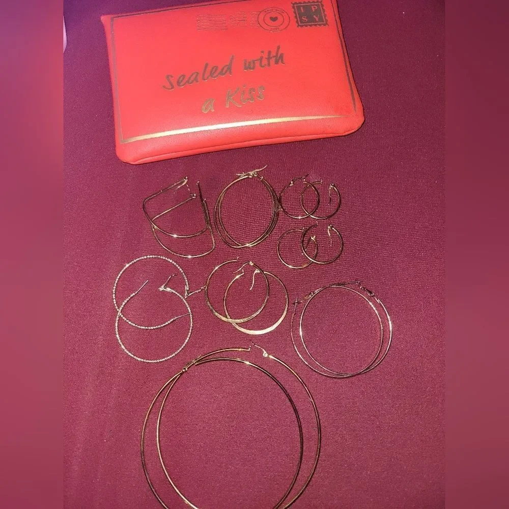 One Pair Unique Gold✨️ earrings